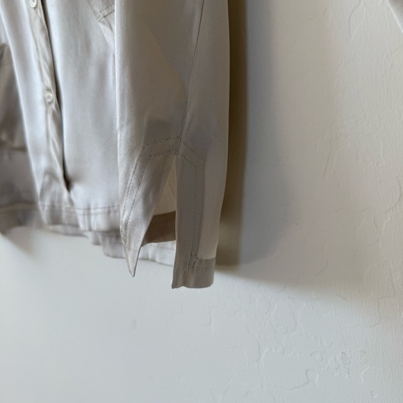 MaxMara Champagne Silk Pocket Front Button Down Blouse Top Size 10 - Picture 8 of 8